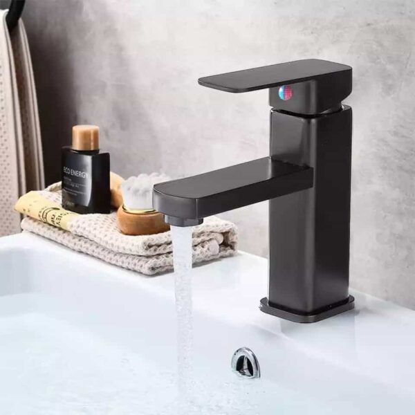 Robinets mélangeurs de lavabo d'eau chaude et froide