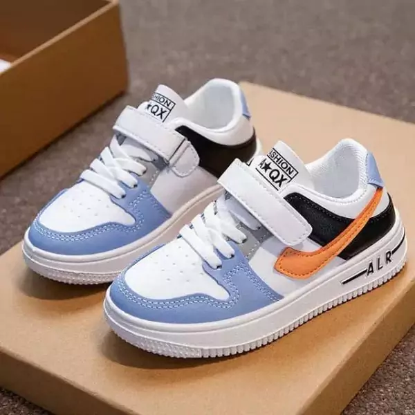 Chaussure Basket pour pour garcon et fille modèle AIR FORCE